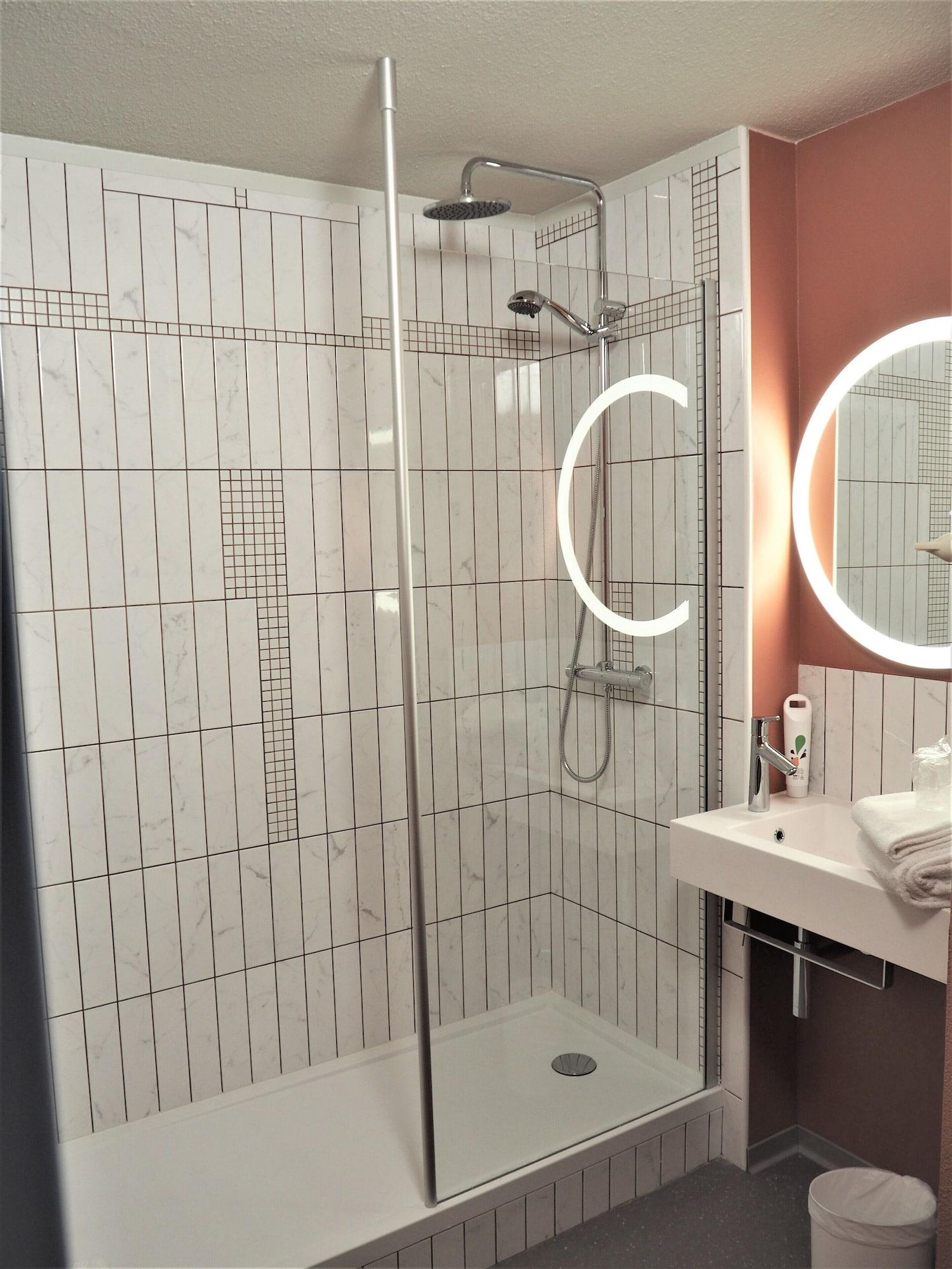 Ibis Styles Le Mans Gare Sud Hotel Ngoại thất bức ảnh