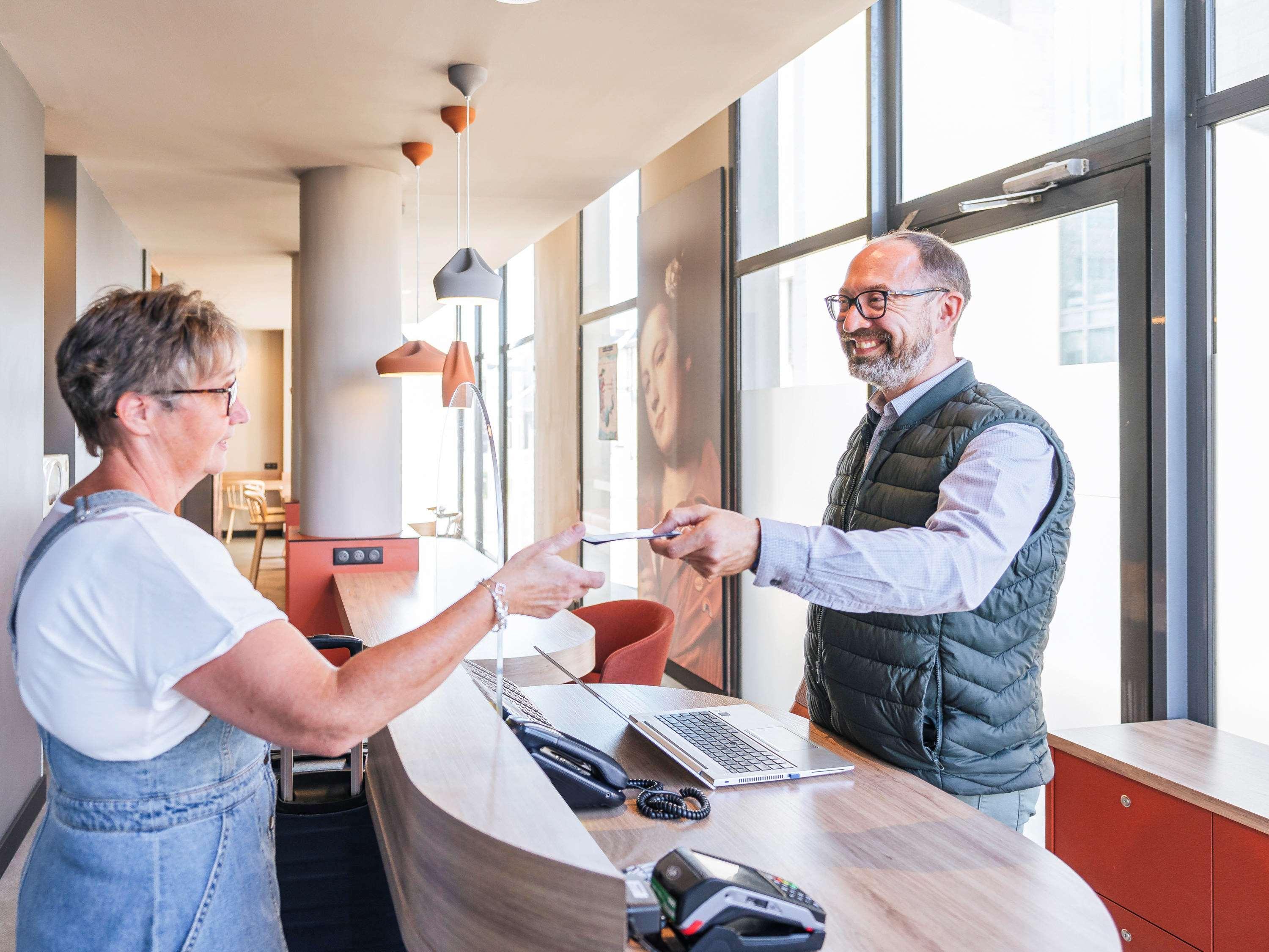 Ibis Styles Le Mans Gare Sud Hotel Ngoại thất bức ảnh