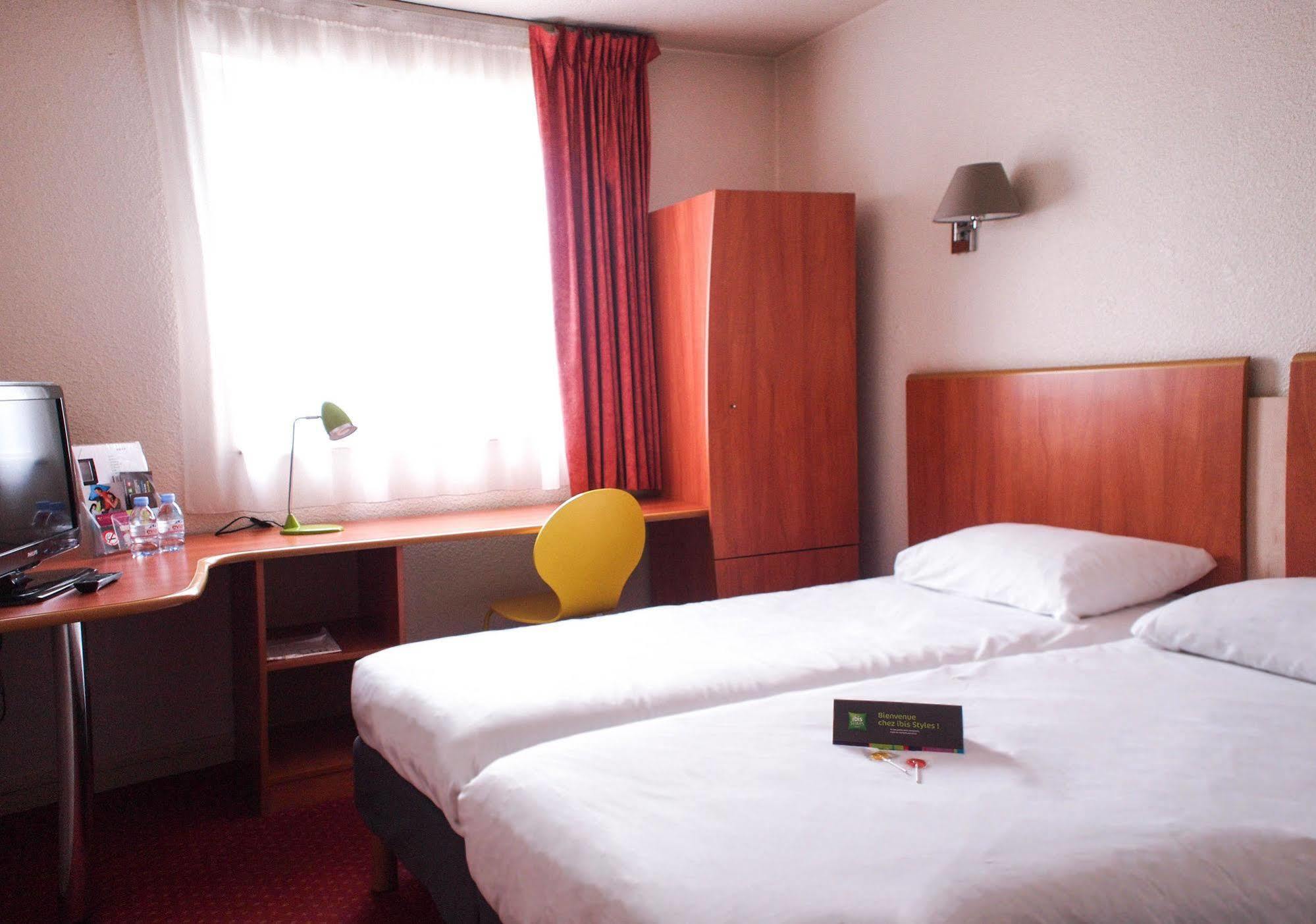 Ibis Styles Le Mans Gare Sud Hotel Ngoại thất bức ảnh